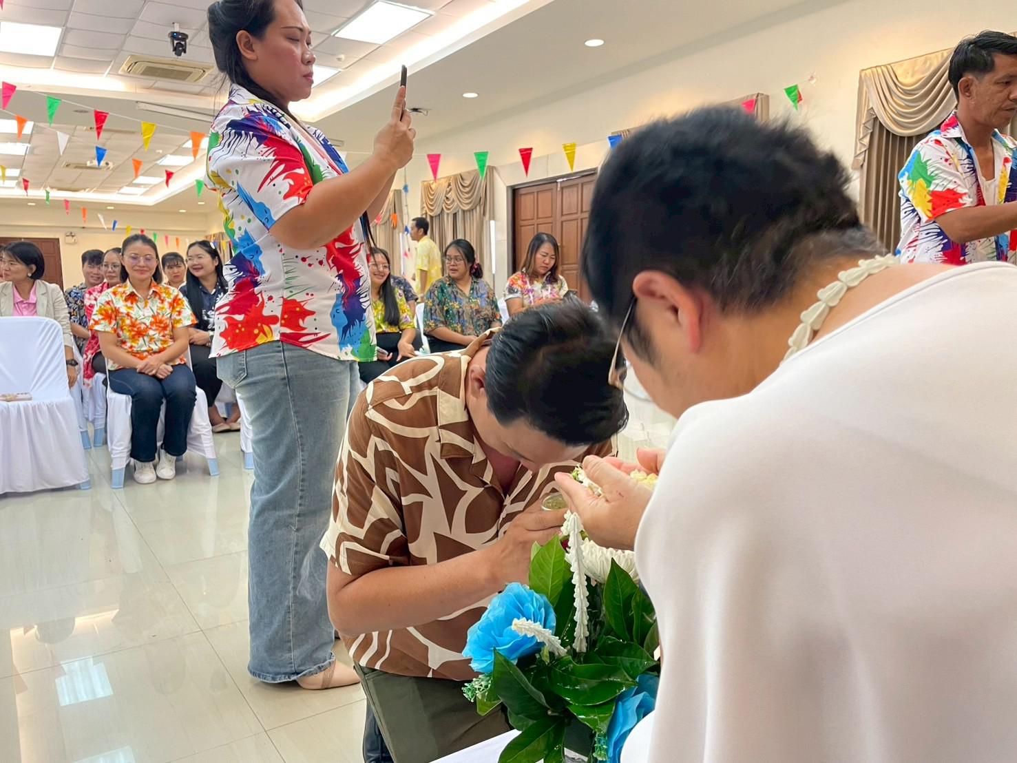 31. วันที่ 26 เมษายน 2568 สาขาการบริหารการศึกษา ได้จัดกิจกรรมรดน้ำดำหัวคณาจารย์ระดับบัณฑิตศึกษา ประจำสาขาการบริหารการศึกษา ณ ห้องประชุมครุร่มสัก 1 ชั้น 3 อาคารคณะครุศาสตร์